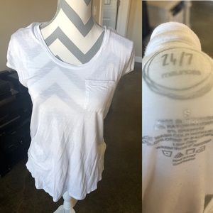 Maurices LIKE NEW 24/7 Collection Pocket Tee